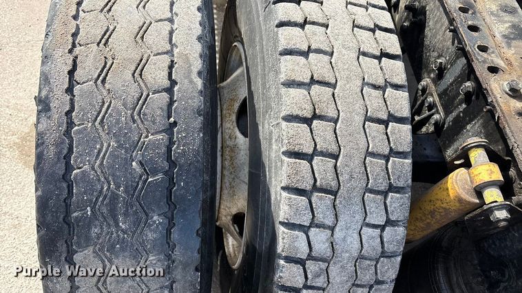 image for item FG1008 2016 Mack CXU613 semi truck