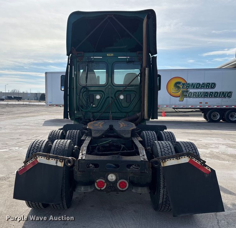 image for item FG1009 2017 Freightliner Cascadia 125 semi truck