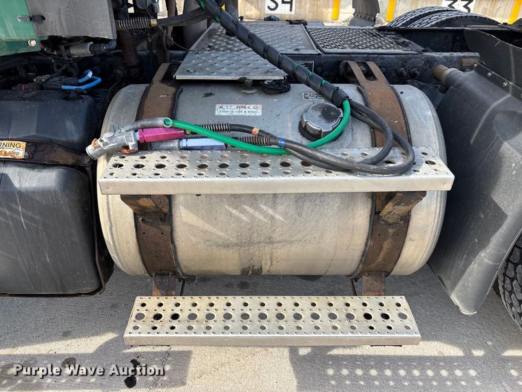 image for item FG1009 2017 Freightliner Cascadia 125 semi truck