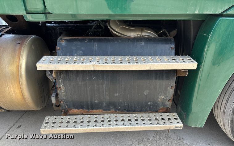 image for item FG1009 2017 Freightliner Cascadia 125 semi truck