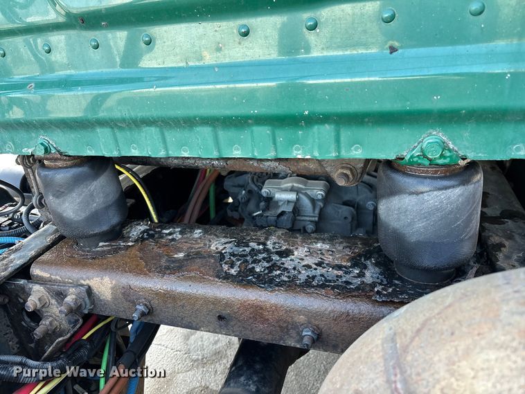 image for item FG1009 2017 Freightliner Cascadia 125 semi truck