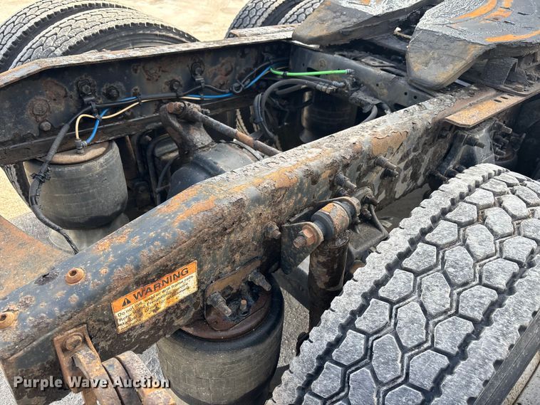 image for item FG1009 2017 Freightliner Cascadia 125 semi truck