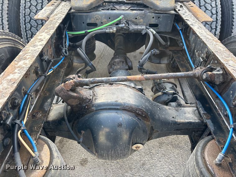 image for item FG1009 2017 Freightliner Cascadia 125 semi truck