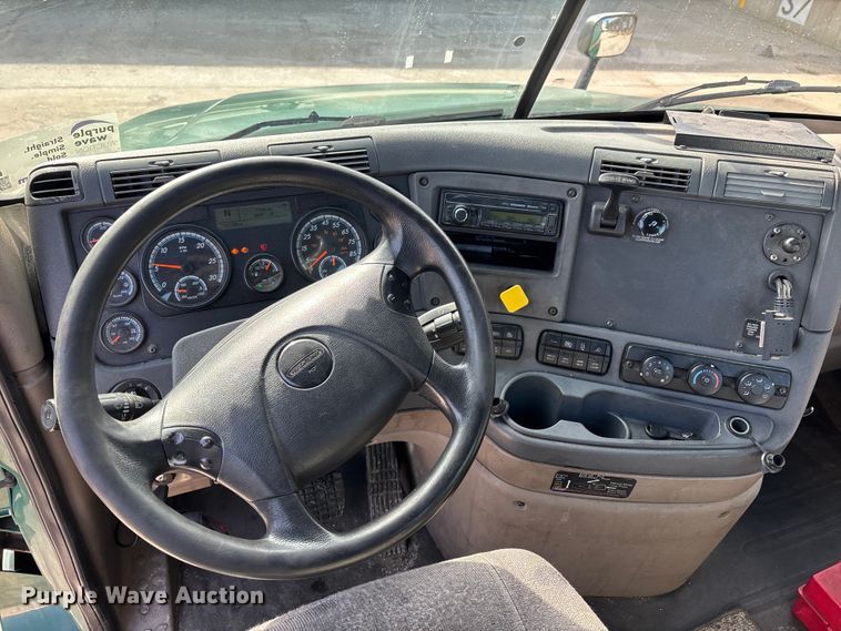 image for item FG1009 2017 Freightliner Cascadia 125 semi truck