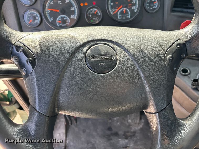 image for item FG1009 2017 Freightliner Cascadia 125 semi truck