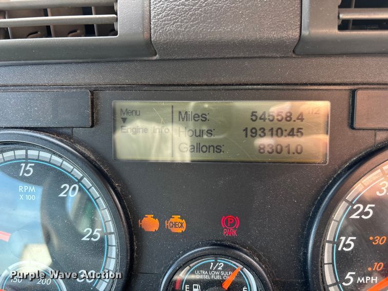 image for item FG1009 2017 Freightliner Cascadia 125 semi truck