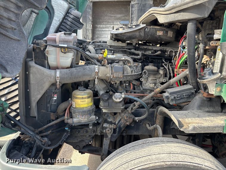 image for item FG1009 2017 Freightliner Cascadia 125 semi truck