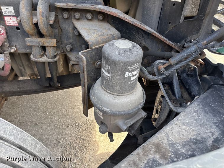 image for item FG1009 2017 Freightliner Cascadia 125 semi truck