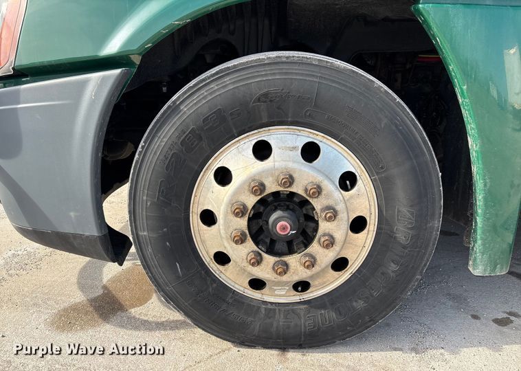 image for item FG1009 2017 Freightliner Cascadia 125 semi truck