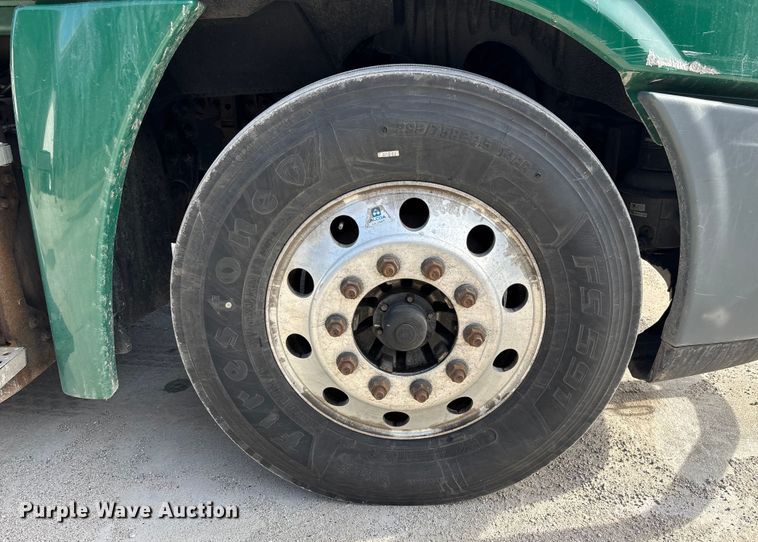 image for item FG1009 2017 Freightliner Cascadia 125 semi truck