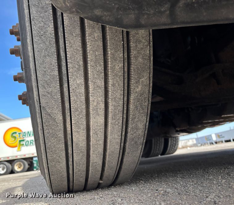 image for item FG1009 2017 Freightliner Cascadia 125 semi truck