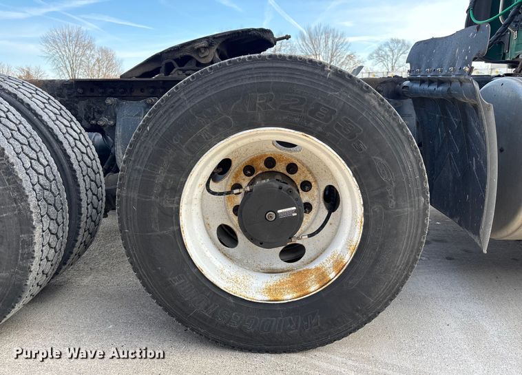 image for item FG1009 2017 Freightliner Cascadia 125 semi truck