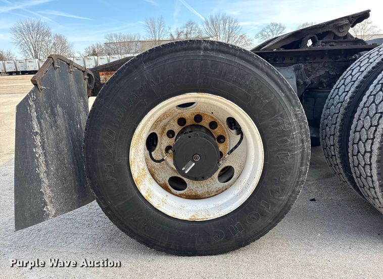 image for item FG1009 2017 Freightliner Cascadia 125 semi truck