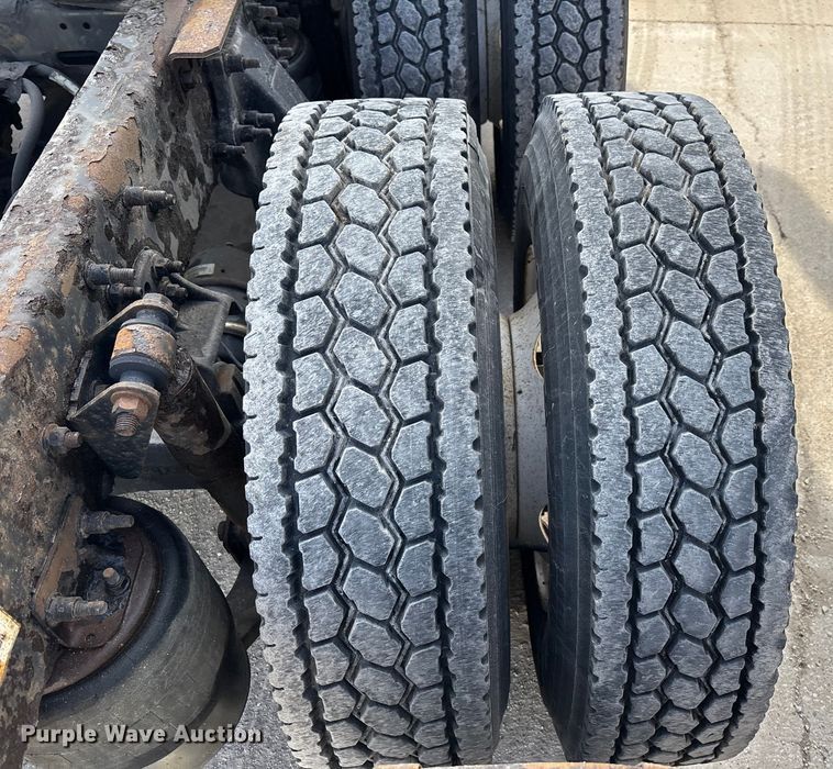 image for item FG1009 2017 Freightliner Cascadia 125 semi truck