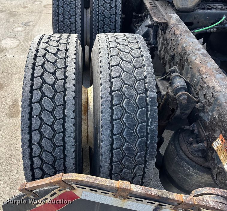 image for item FG1009 2017 Freightliner Cascadia 125 semi truck