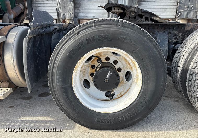 image for item FG1009 2017 Freightliner Cascadia 125 semi truck