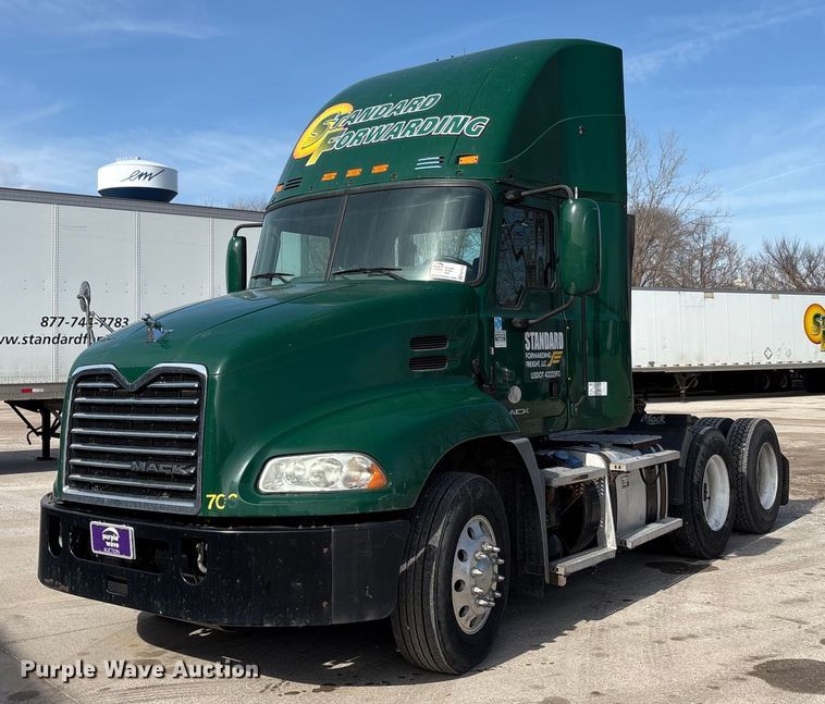 image for item FG1010 2016 Mack CXU semi truck