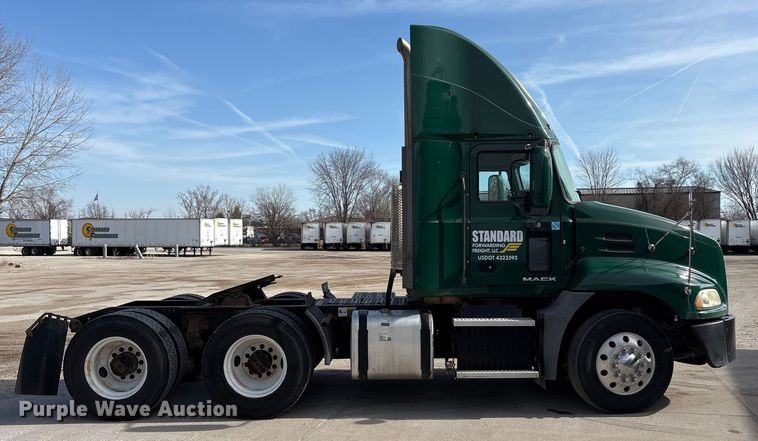 image for item FG1010 2016 Mack CXU semi truck
