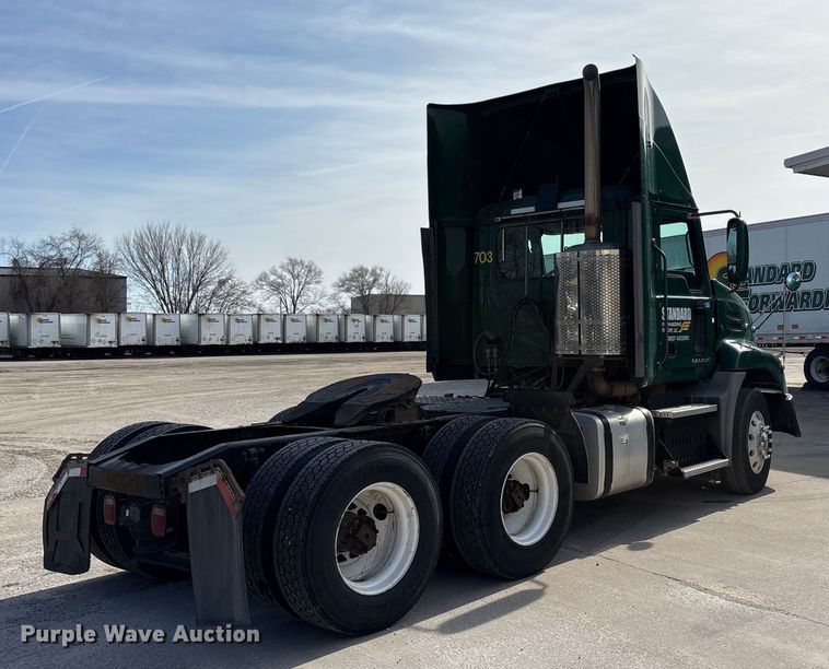 image for item FG1010 2016 Mack CXU semi truck