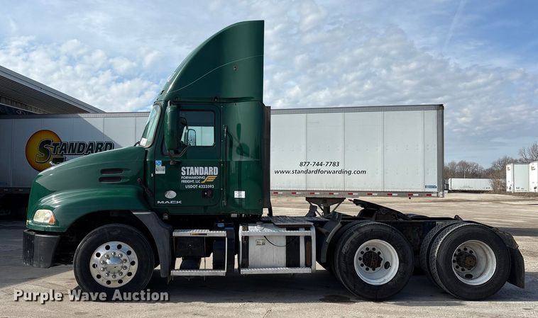 image for item FG1010 2016 Mack CXU semi truck