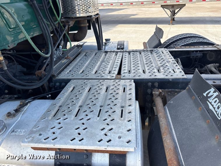 image for item FG1010 2016 Mack CXU semi truck