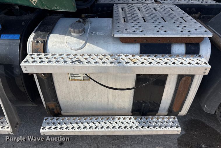 image for item FG1010 2016 Mack CXU semi truck