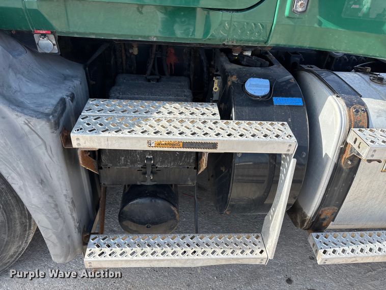 image for item FG1010 2016 Mack CXU semi truck