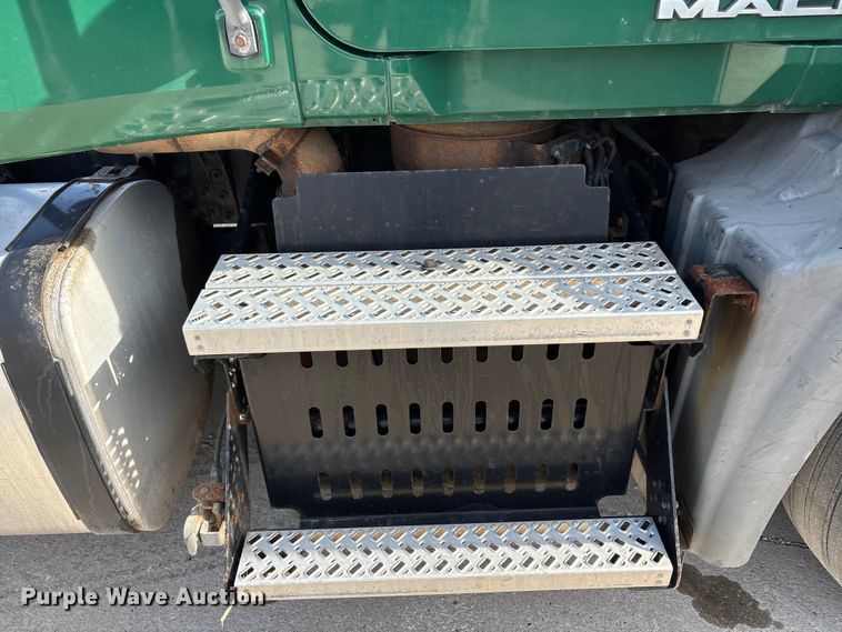 image for item FG1010 2016 Mack CXU semi truck