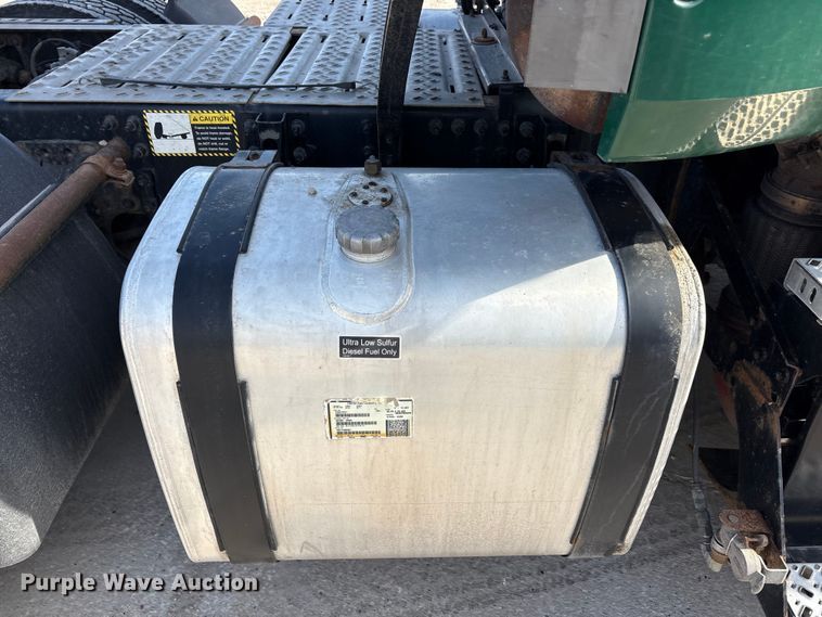 image for item FG1010 2016 Mack CXU semi truck