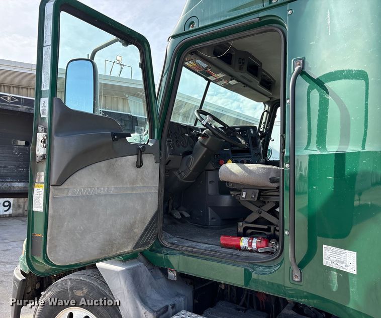 image for item FG1010 2016 Mack CXU semi truck