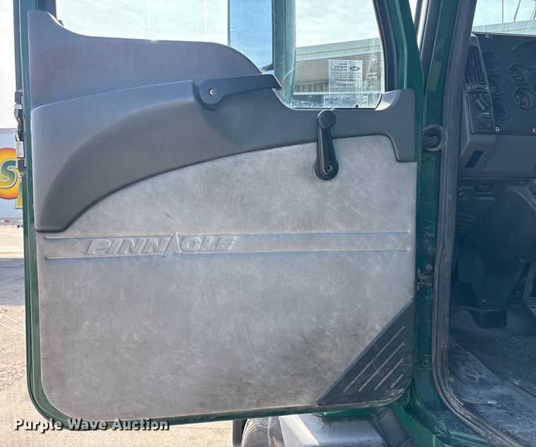 image for item FG1010 2016 Mack CXU semi truck