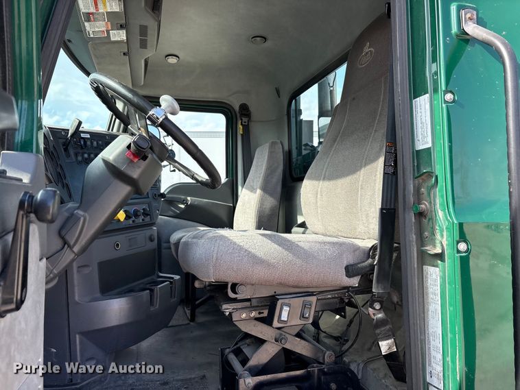 image for item FG1010 2016 Mack CXU semi truck