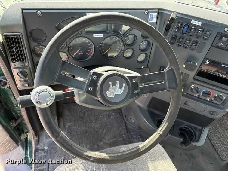 image for item FG1010 2016 Mack CXU semi truck