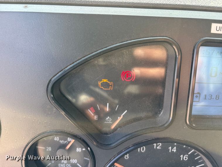 image for item FG1010 2016 Mack CXU semi truck