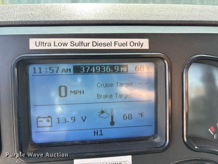 image for item FG1010 2016 Mack CXU semi truck