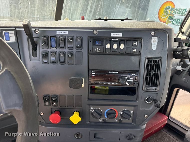 image for item FG1010 2016 Mack CXU semi truck