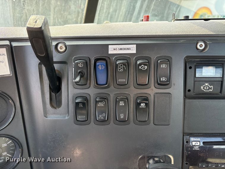 image for item FG1010 2016 Mack CXU semi truck