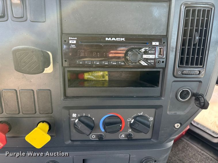 image for item FG1010 2016 Mack CXU semi truck