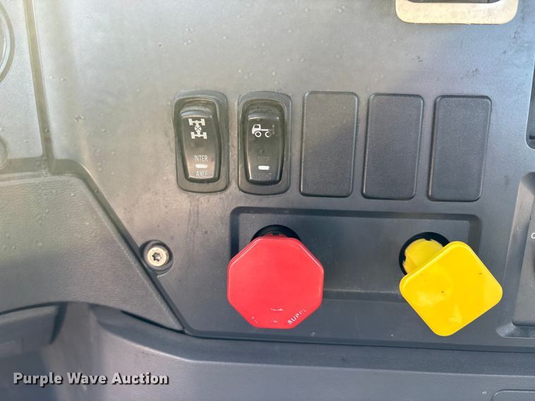 image for item FG1010 2016 Mack CXU semi truck