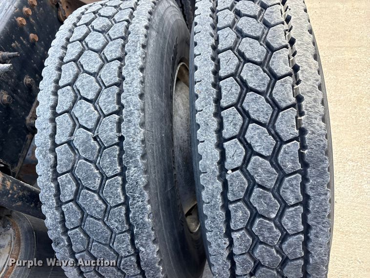 image for item FG1010 2016 Mack CXU semi truck