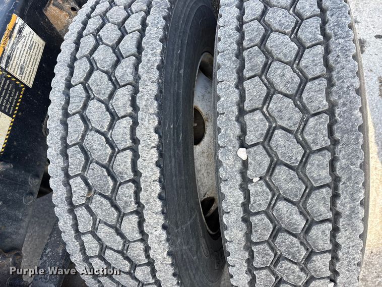 image for item FG1010 2016 Mack CXU semi truck