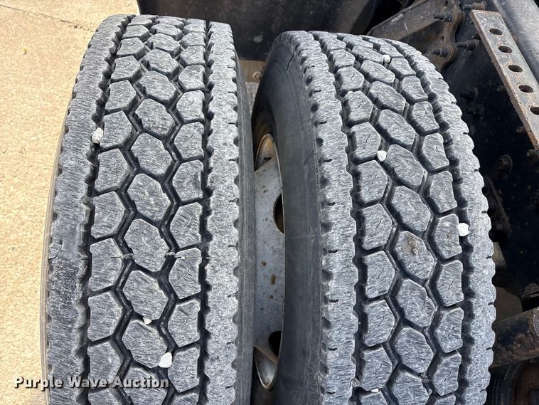 image for item FG1010 2016 Mack CXU semi truck