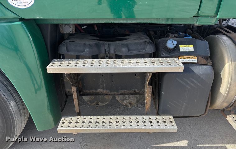 image for item FG1011 2017 Freightliner Cascadia 125 semi truck