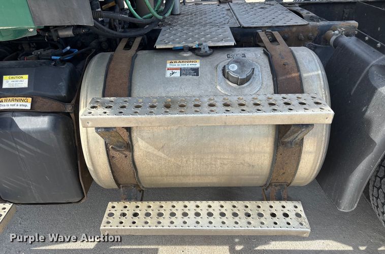 image for item FG1011 2017 Freightliner Cascadia 125 semi truck