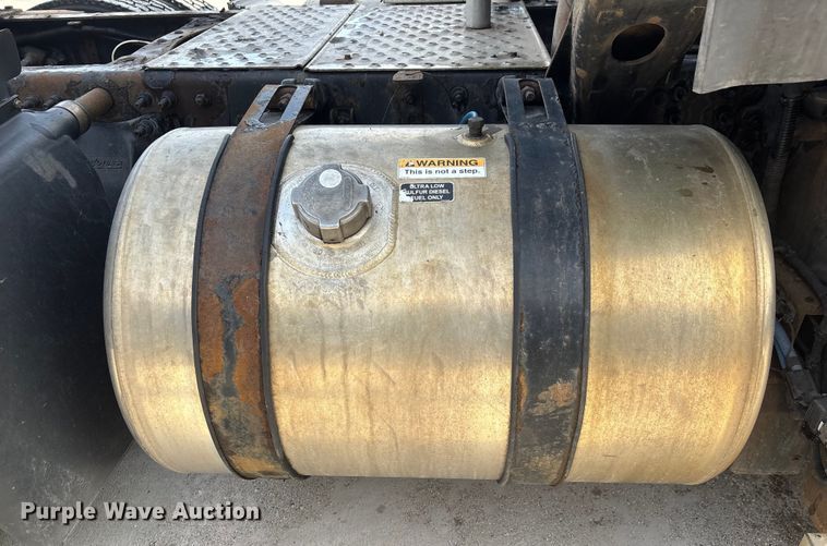 image for item FG1011 2017 Freightliner Cascadia 125 semi truck