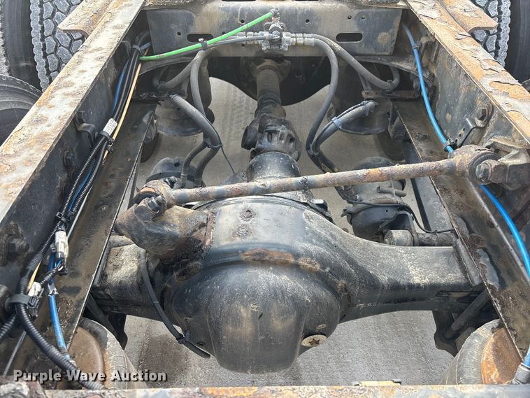 image for item FG1011 2017 Freightliner Cascadia 125 semi truck