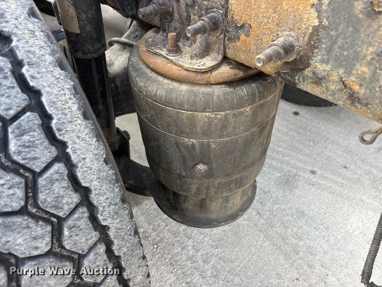 image for item FG1011 2017 Freightliner Cascadia 125 semi truck