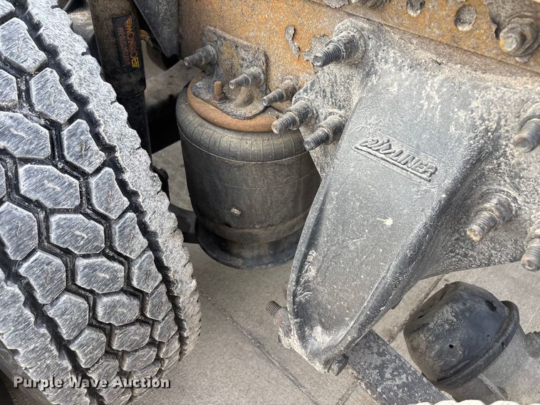 image for item FG1011 2017 Freightliner Cascadia 125 semi truck