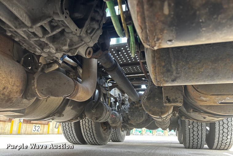 image for item FG1011 2017 Freightliner Cascadia 125 semi truck