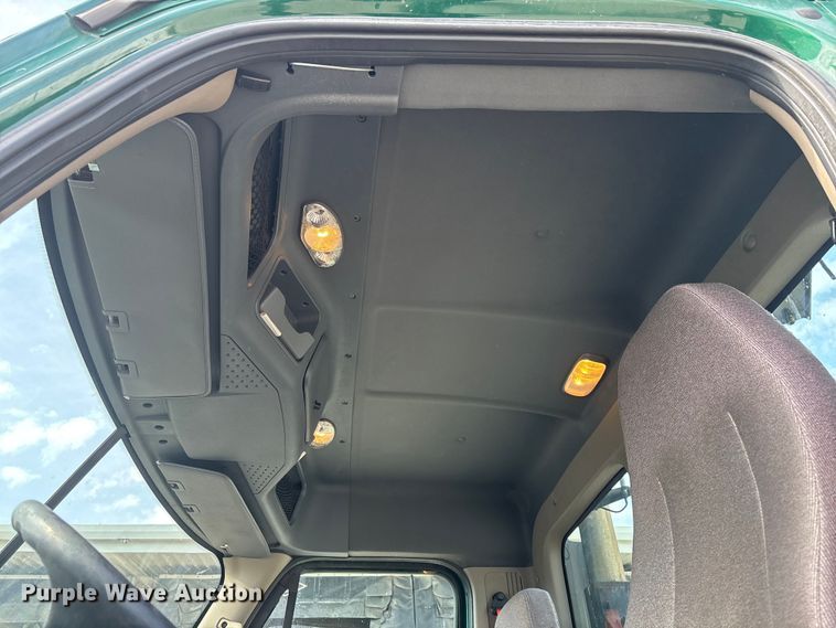 image for item FG1011 2017 Freightliner Cascadia 125 semi truck